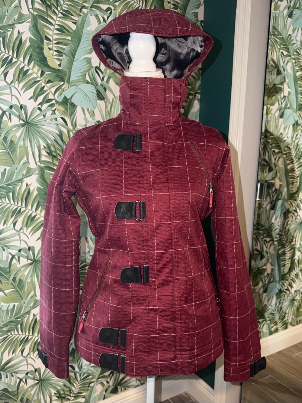 Burton Dryride Dream Maroon Women’s Snowboarding Jacket Medium - Like New Medium